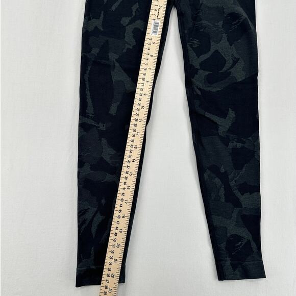 Gymshark Adapt Camo Seamless Leggings in black and grey - Picture 3 of 6